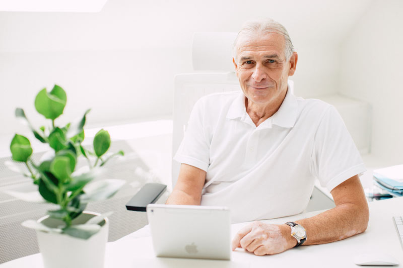 Dr. Johannes Altenhuber ist Orthopäde im medsyn Dr. Johannes Altenhuber ist Orthopäde im medsyn