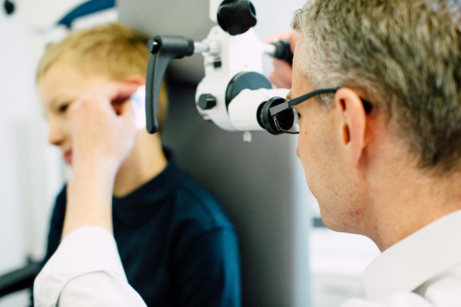 Auch kleinste Veränderungen können mit dem Ohrmikroskop diagnostiziert werden.