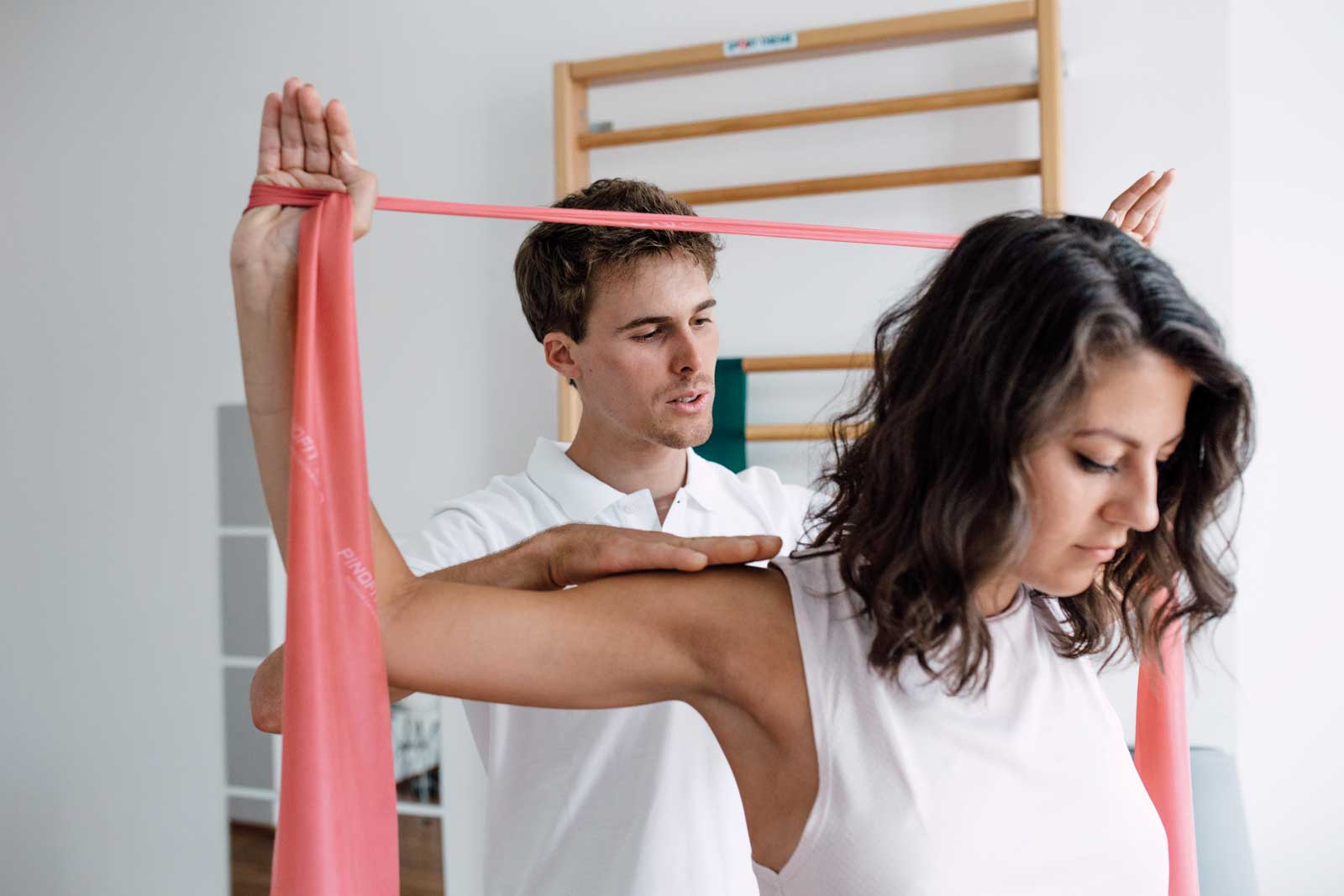 Diagnostik und Therapie von akuten und chronischen Schmerzen am Bewegungsapparat Diagnostik und Therapie von akuten und chronischen Schmerzen am Bewegungsapparat
