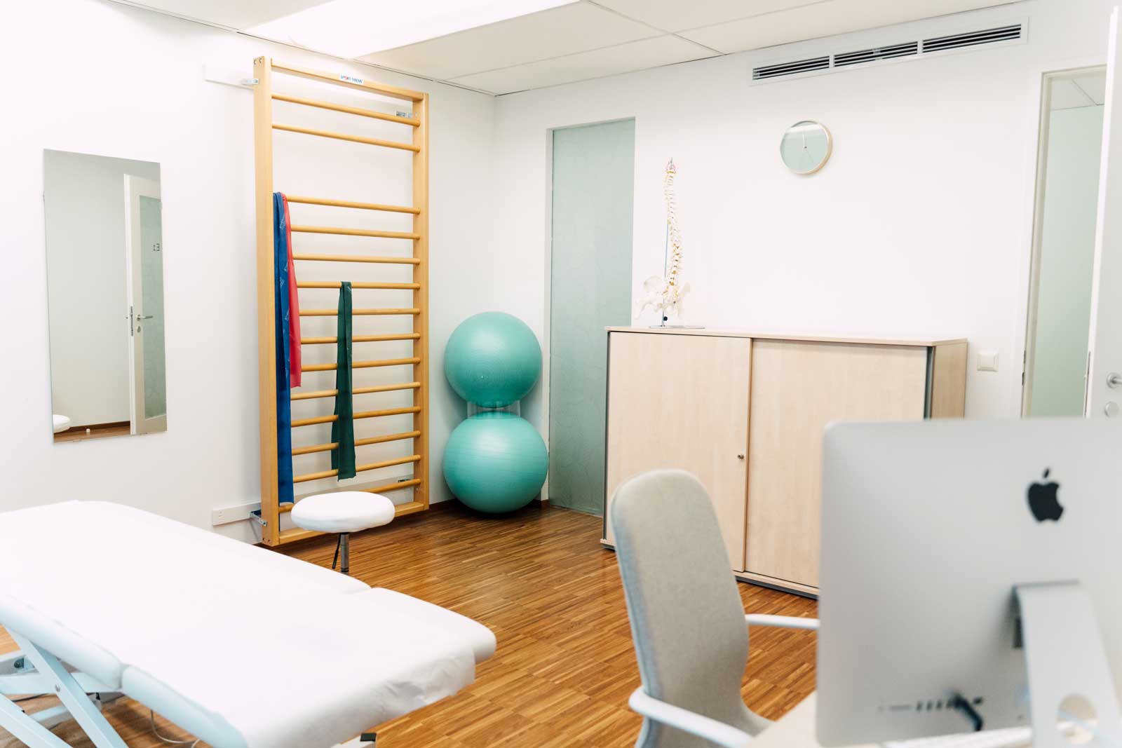 Neu adaptierte Therapieräume im Erdgeschoss Neu adaptierte Therapieräume im Erdgeschoss